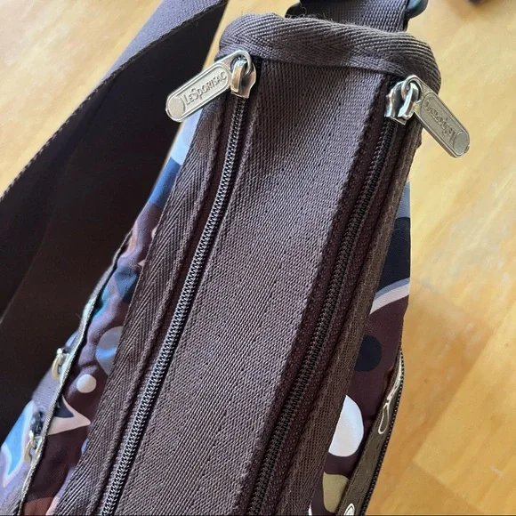 LeSportsac Bag & Makeup Pouch - Picture 9 of 9